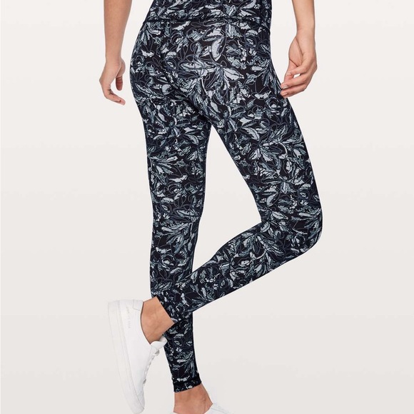 Lululemon Wunder Under Hi-Rise Tight 28"
Embellished Multi- Size 6 - Picture 2 of 5